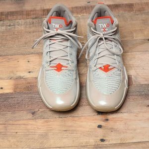 TOW WXY new balance, basketball shoes/sneakers size 12 silver